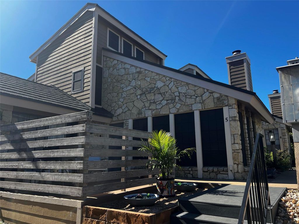 405 Short Circuit 5, Horseshoe Bay, TX 78657