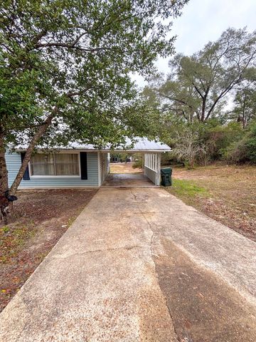 411 E Sloss Avenue, Defuniak Springs, FL 32433