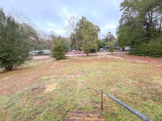 411 E Sloss Avenue, Defuniak Springs, FL 32433