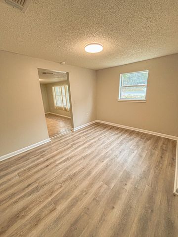 411 E Sloss Avenue, Defuniak Springs, FL 32433