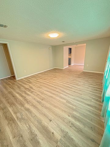 411 E Sloss Avenue, Defuniak Springs, FL 32433