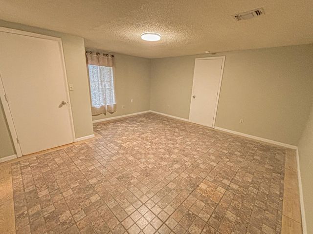 411 E Sloss Avenue, Defuniak Springs, FL 32433