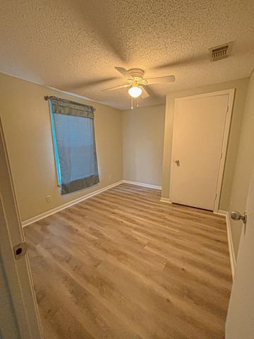 411 E Sloss Avenue, Defuniak Springs, FL 32433