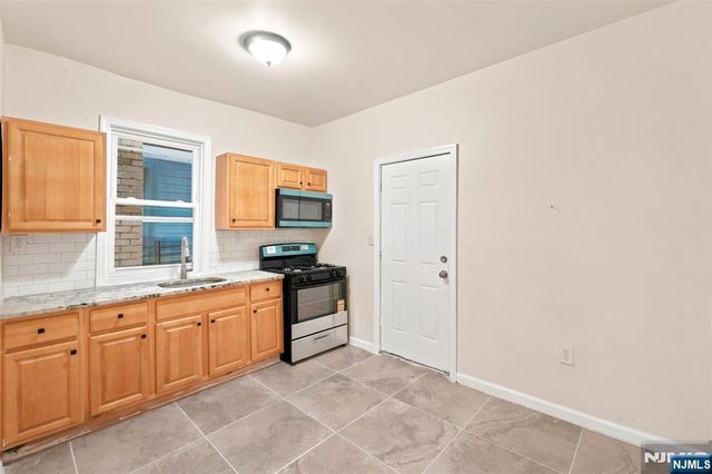 491 17th Street, Newark, NJ 07103