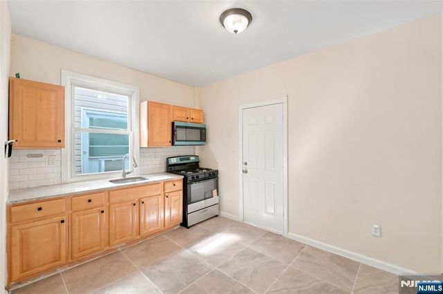 491 17th Street, Newark, NJ 07103
