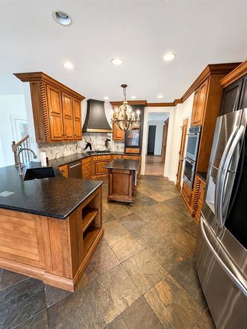 919 Stone Creek Boulevard, Yukon, OK 73099