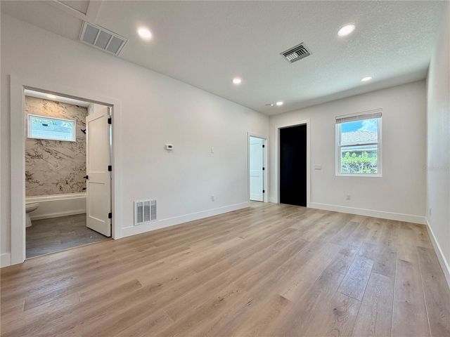 2848 30TH AVENUE N, St Petersburg, FL 33713