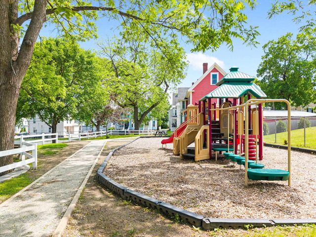 64 School Street, Concord, NH 03301