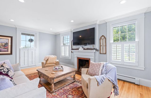 64 School Street, Concord, NH 03301