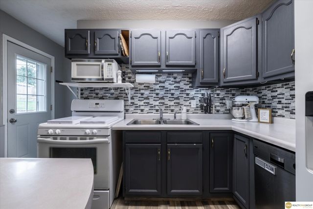 7709 S 42 Street, Bellevue, NE 68147