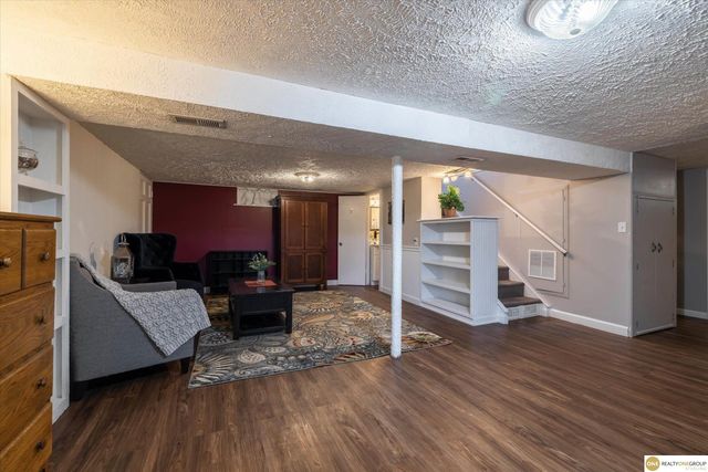 7709 S 42 Street, Bellevue, NE 68147