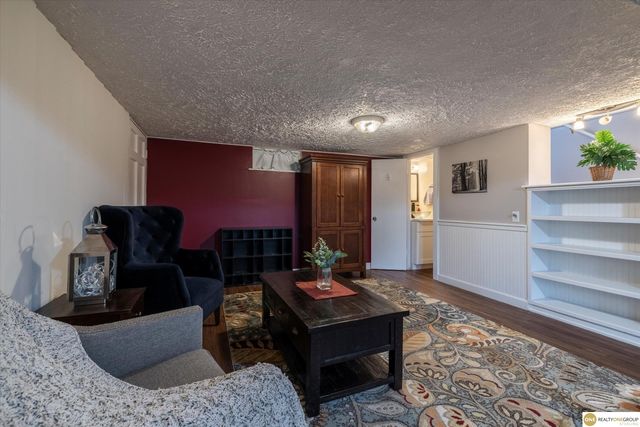 7709 S 42 Street, Bellevue, NE 68147