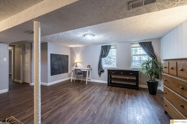 7709 S 42 Street, Bellevue, NE 68147