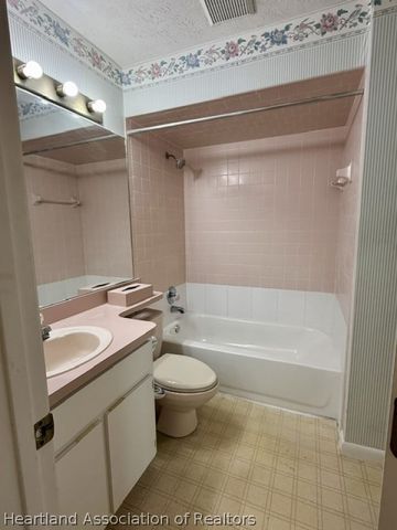5433 Granada Boulevard, Sebring, FL 33872
