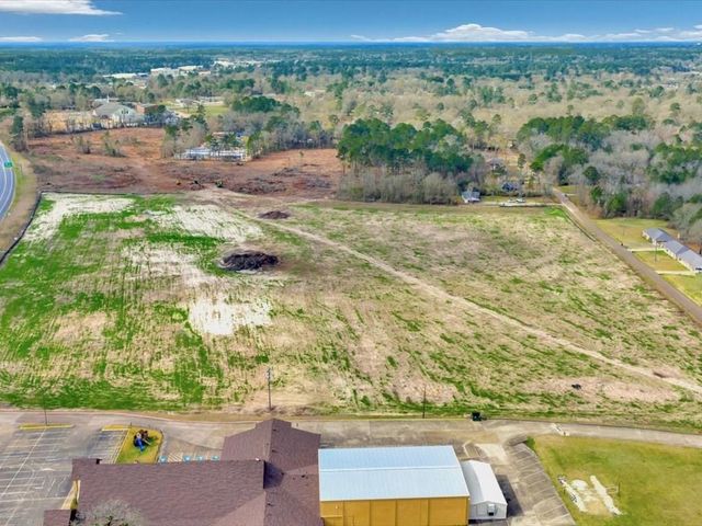 1702 S Medford Drive, Lufkin, TX 75901