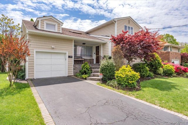 821 Napoleon Street, Woodmere, NY 11598