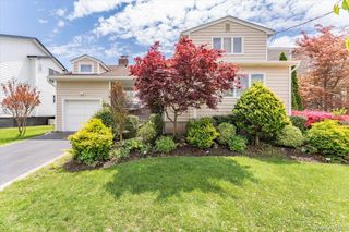 821 Napoleon Street, Woodmere, NY 11598