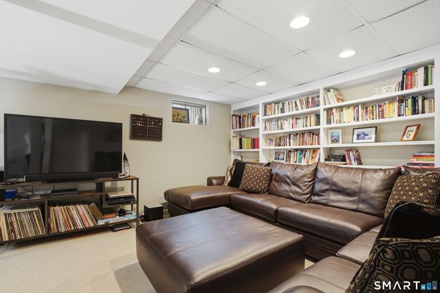 71 Elizabeth Avenue, Stamford, CT 06907