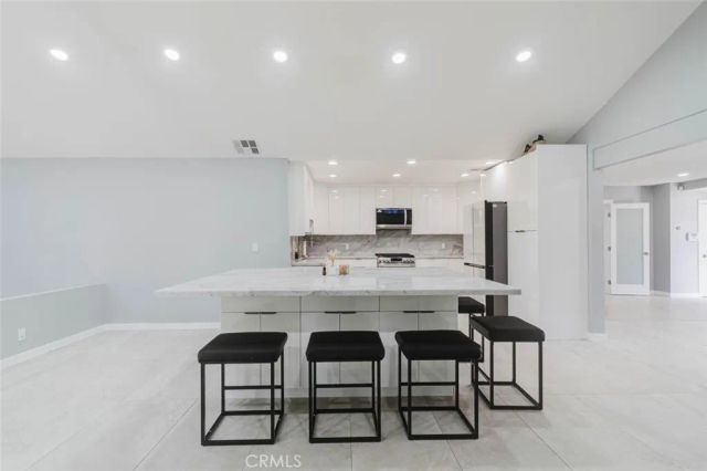 7725 Loma Verde Avenue, Canoga Park, CA 91304