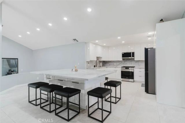 7725 Loma Verde Avenue, Canoga Park, CA 91304