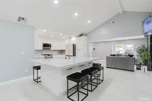 7725 Loma Verde Avenue, Canoga Park, CA 91304