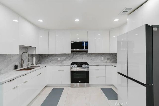 7725 Loma Verde Avenue, Canoga Park, CA 91304