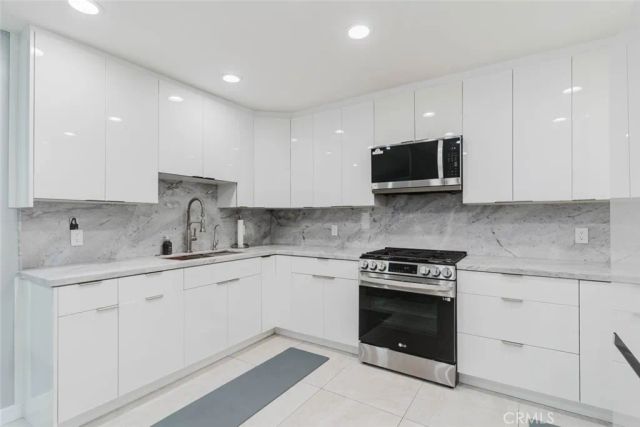 7725 Loma Verde Avenue, Canoga Park, CA 91304