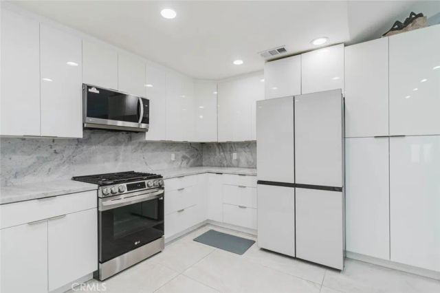 7725 Loma Verde Avenue, Canoga Park, CA 91304