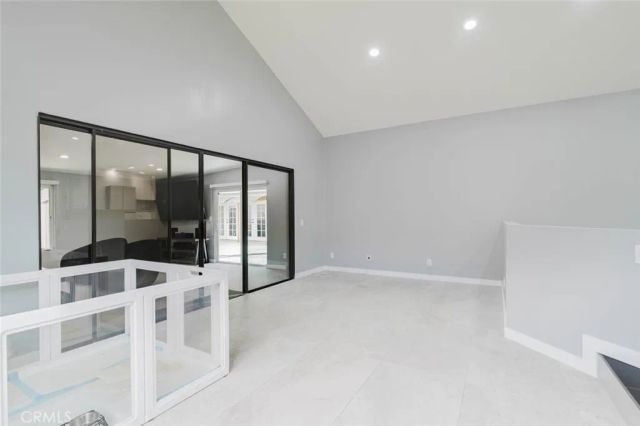 7725 Loma Verde Avenue, Canoga Park, CA 91304