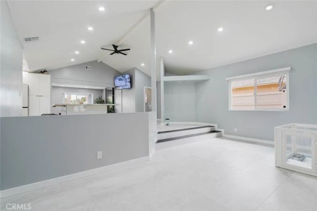 7725 Loma Verde Avenue, Canoga Park, CA 91304