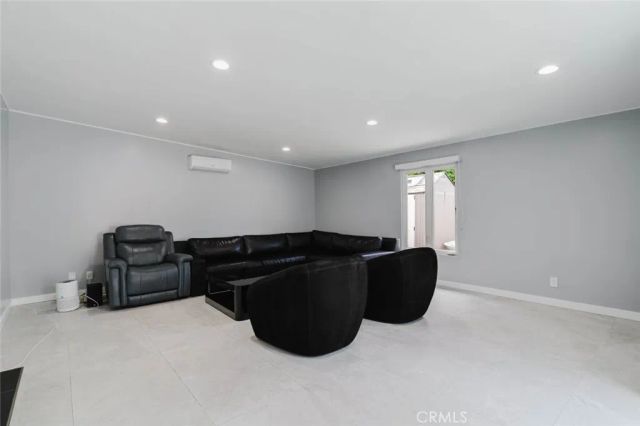 7725 Loma Verde Avenue, Canoga Park, CA 91304
