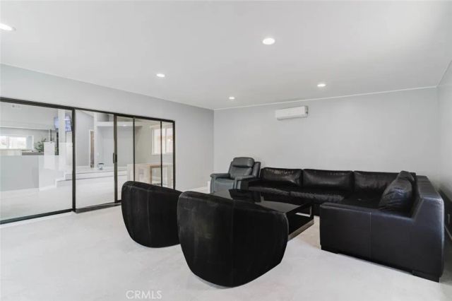 7725 Loma Verde Avenue, Canoga Park, CA 91304