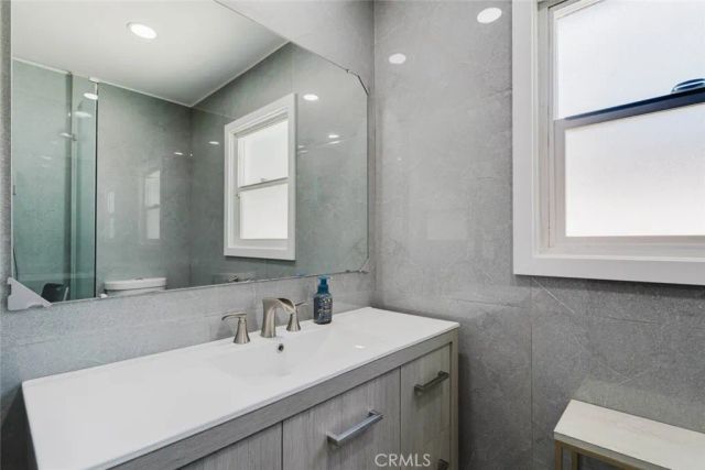 7725 Loma Verde Avenue, Canoga Park, CA 91304
