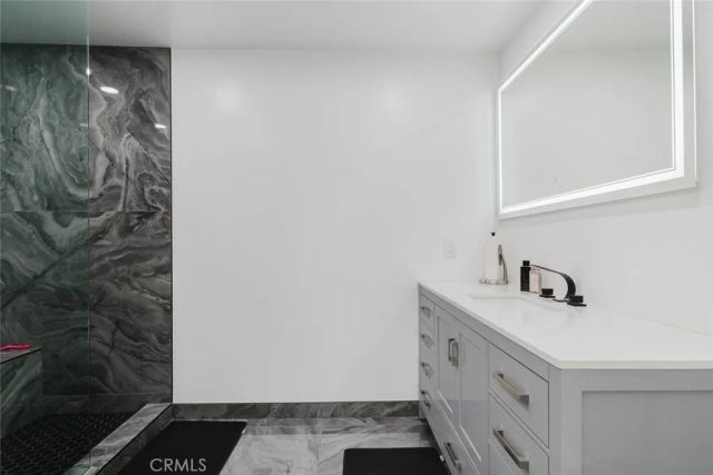 7725 Loma Verde Avenue, Canoga Park, CA 91304