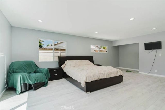 7725 Loma Verde Avenue, Canoga Park, CA 91304