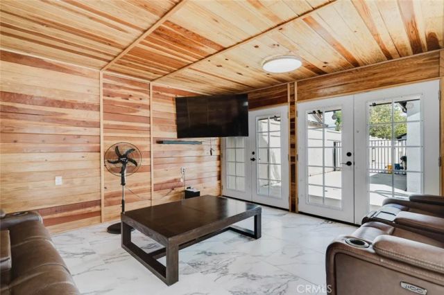 7725 Loma Verde Avenue, Canoga Park, CA 91304