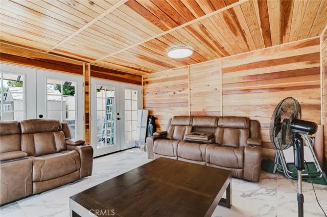 7725 Loma Verde Avenue, Canoga Park, CA 91304