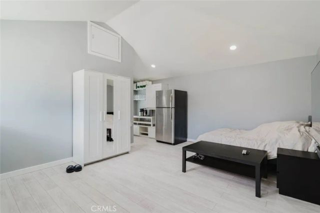 7725 Loma Verde Avenue, Canoga Park, CA 91304