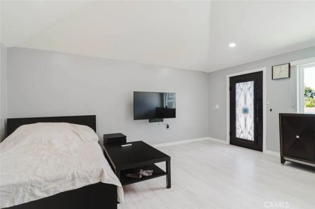 7725 Loma Verde Avenue, Canoga Park, CA 91304