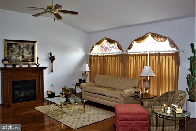 22 BROOKLINE CIR, Charles Town, WV 25414