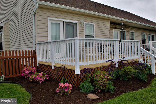 22 BROOKLINE CIR, Charles Town, WV 25414