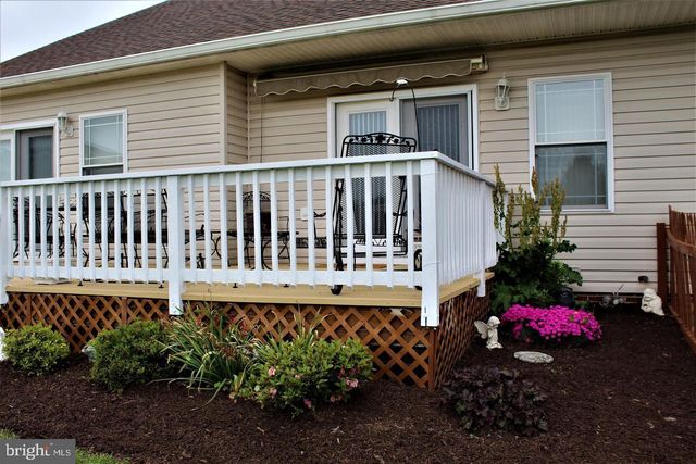 22 BROOKLINE CIR, Charles Town, WV 25414