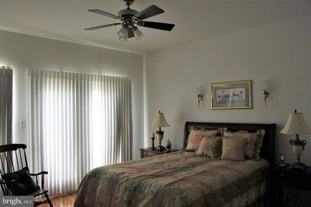 22 BROOKLINE CIR, Charles Town, WV 25414