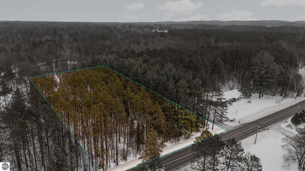 Image 1 of property listing at 10105 Coster Road, Fife Lake, MI 49633