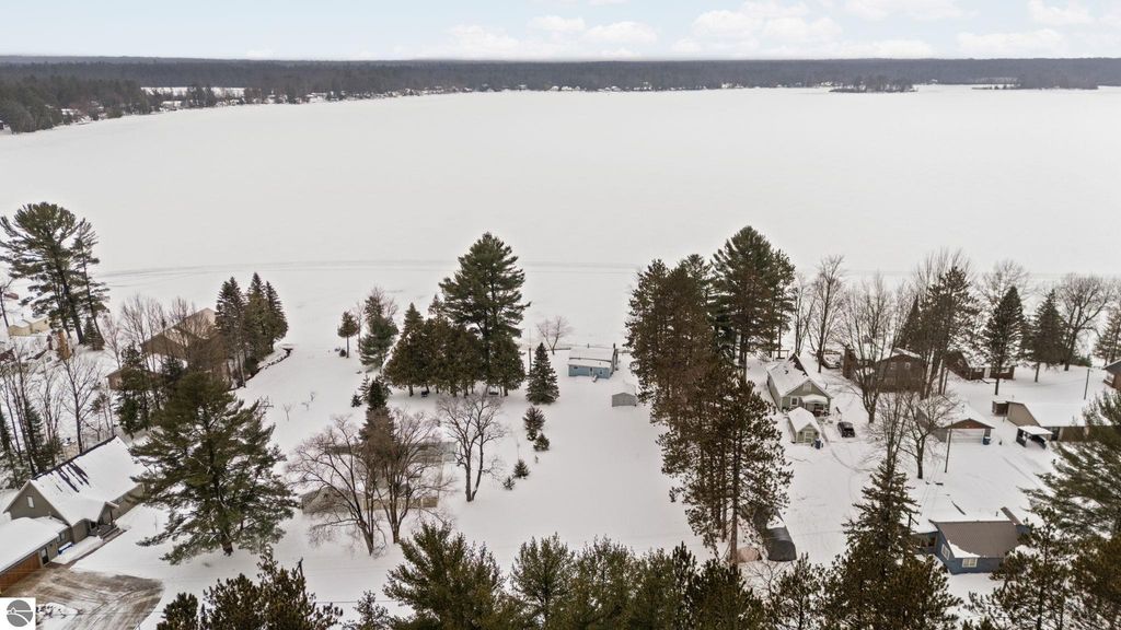 Image 4 of property listing at 10105 Coster Road, Fife Lake, MI 49633