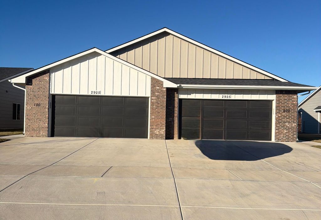 2925 S Maize Ct, Wichita, KS 67215