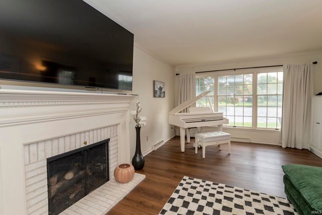 3040 Twin Pines Point, Elkhart, IN 46514