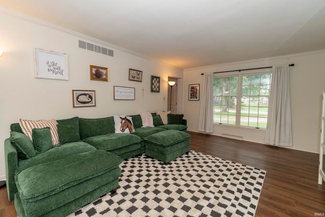 3040 Twin Pines Point, Elkhart, IN 46514