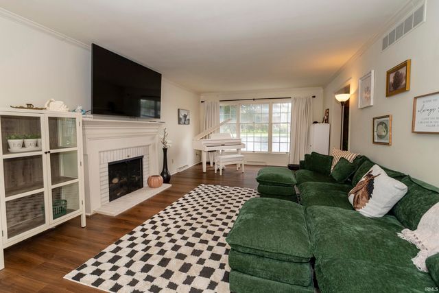 3040 Twin Pines Point, Elkhart, IN 46514