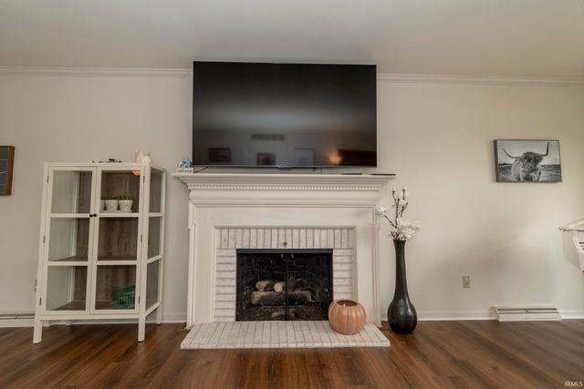 3040 Twin Pines Point, Elkhart, IN 46514